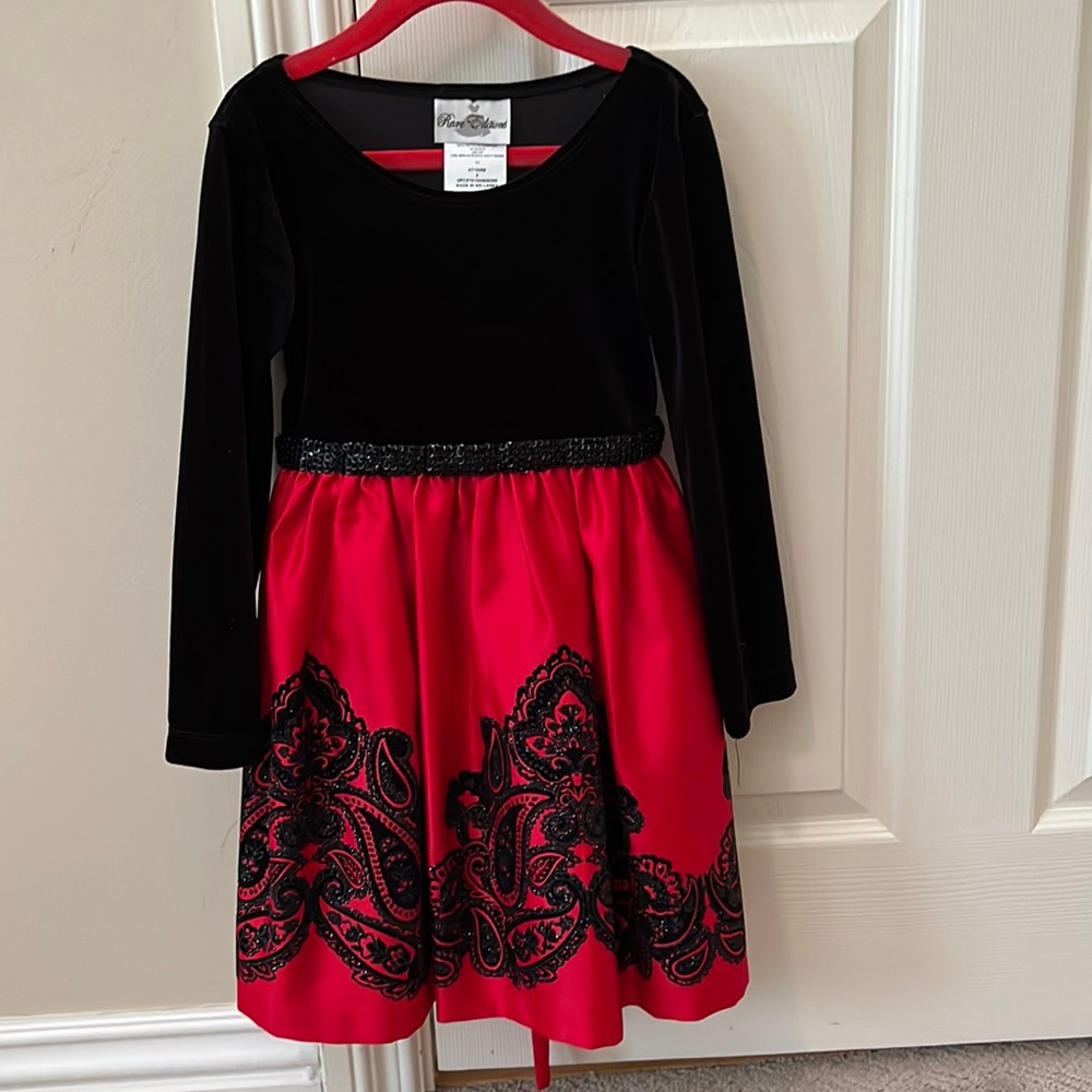 Special occasions/ Christmas holidays red and black dress SZ 5 girls